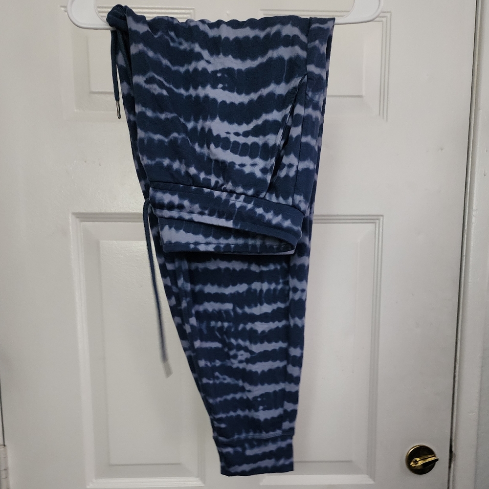 comfy sweats size large.
